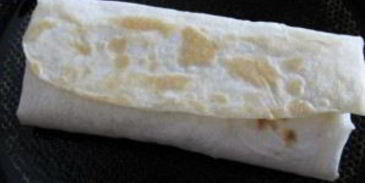 лаваш с колбасой и помидорами