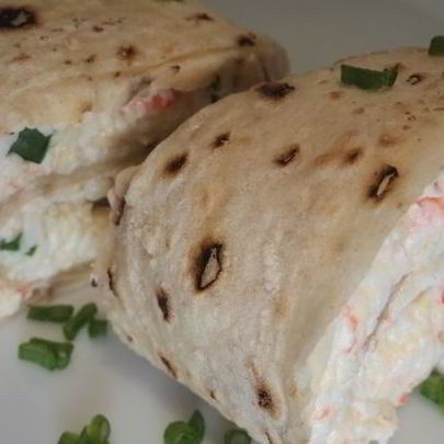 Лаваш с крабовыми палочками и чесноком