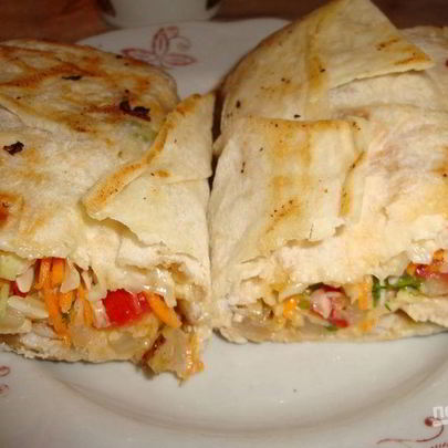 Лаваш с курицей и овощами