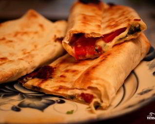 Лаваш с сулугуни и кинзой