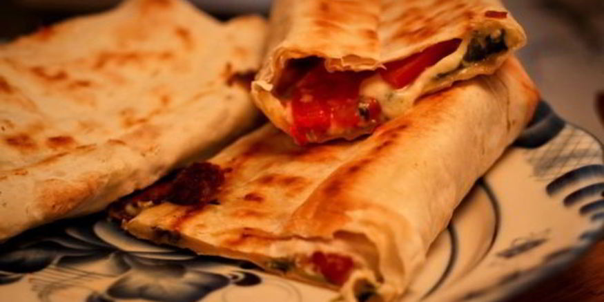 Рецепт лаваша с сулугуни и кинзой