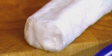 лаваш с сыром, персиками и шнитт-луком