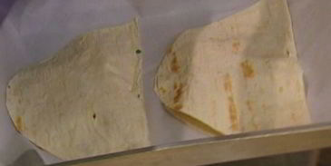 лаваш с сыром, персиками и шнитт-луком