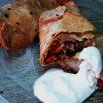 Мясо с овощами, запеченное в лаваше