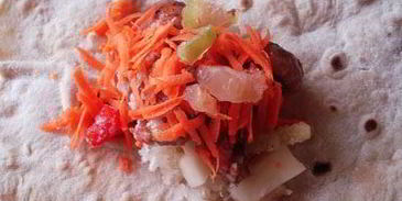 мясо с овощами, запеченное в лаваше