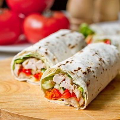 Ролл из лаваша с курицей и овощами
