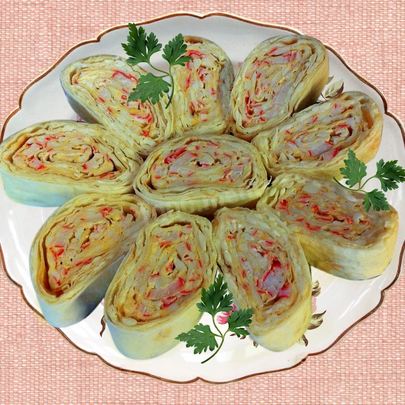 Рулеты из лаваша с крабовыми палочками и творогом