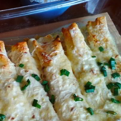 Трубочки из лаваша, запеченные в соусе