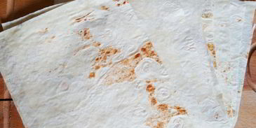 трубочки из лаваша, запеченные в соусе