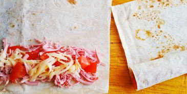 трубочки из лаваша, запеченные в соусе