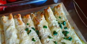 трубочки из лаваша, запеченные в соусе