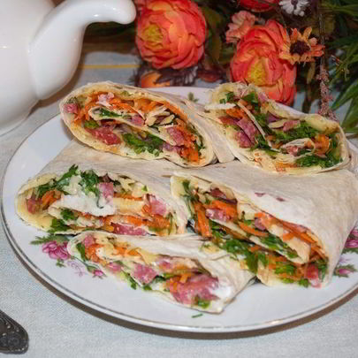 Закуска из лаваша с корейской морковкой