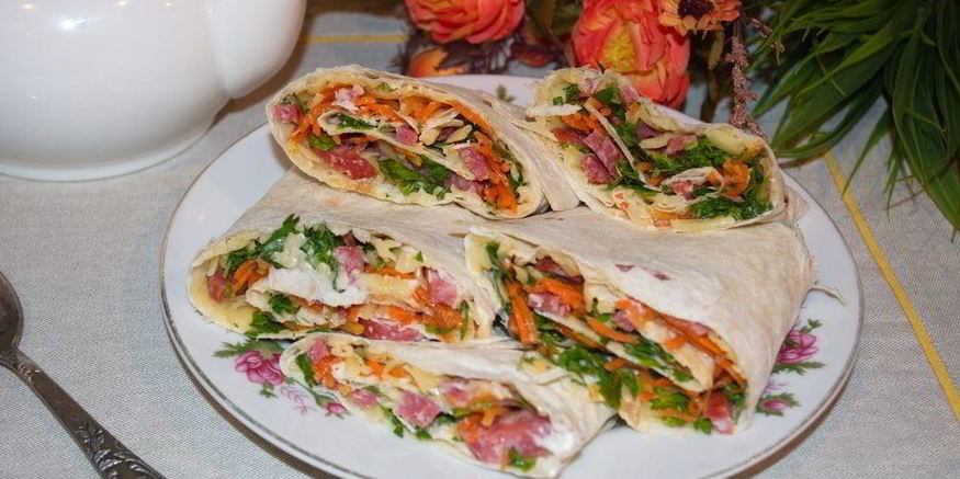 Рецепт закуски из лаваша с корейской морковкой