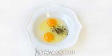 жареный лаваш с колбасой и сыром