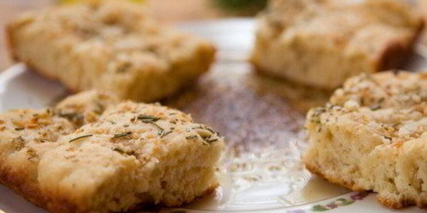 Рецепт фокаччи с каменной солью и розмарином