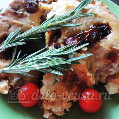 Фокачча с вялеными помидорами