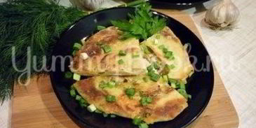 хрустящие лепешки с сыром и зеленым луком