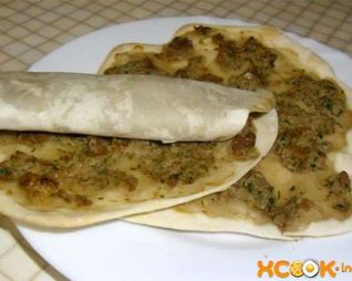 Ламаджо — армянские хрустящие лепешки прослоенные мясным фаршем