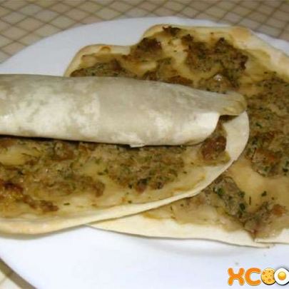 Ламаджо — армянские хрустящие лепешки прослоенные мясным фаршем