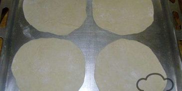 ламаджо — армянские хрустящие лепешки прослоенные мясным фаршем