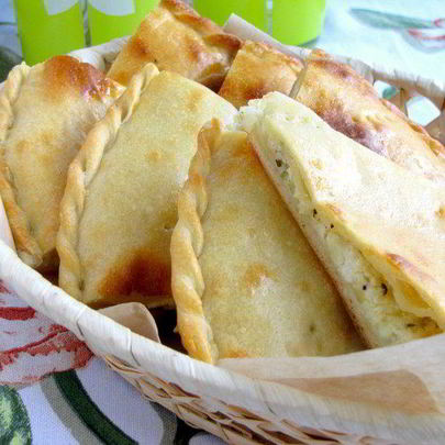 Лепешка с моцареллой, фетой и орегано