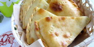 лепешка с моцареллой, фетой и орегано