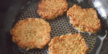 лепешки из баклажана с оригинальным соусом