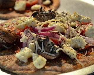 Лепешки пита с сыром Фета и грибами