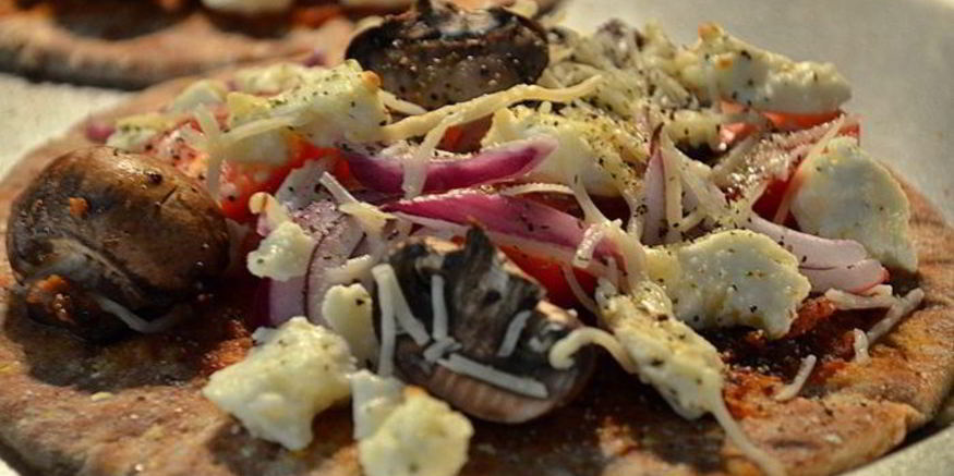 Рецепт лепешек пита с сыром фета и грибами