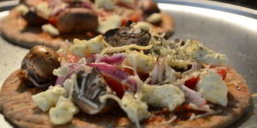 лепешки пита с сыром фета и грибами