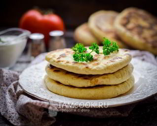 Лепешки с адыгейским сыром на сковороде