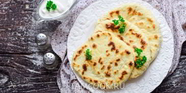 лепешки с адыгейским сыром на сковороде