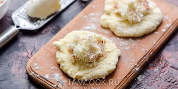 лепешки с адыгейским сыром на сковороде