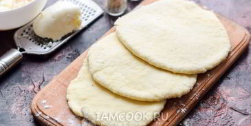 лепешки с адыгейским сыром на сковороде