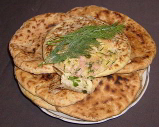 Лепешки с брынзой, сыром, ветчиной и зеленью