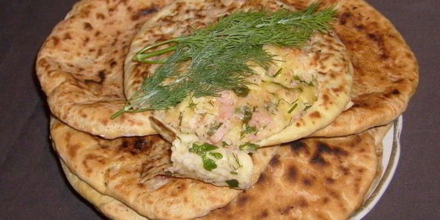 Рецепт лепешек с брынзой, сыром, ветчиной и зеленью