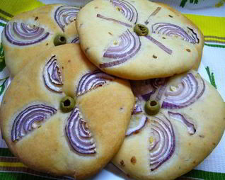 Лепешки с луком на оливковом масле