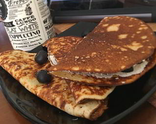 Лепешки с рикоттой и голубикой