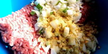 мясные лепешки на сковороде