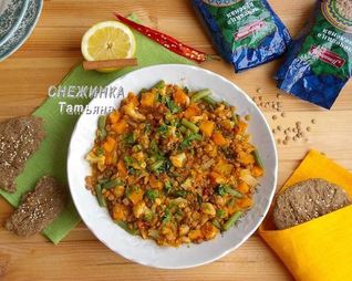 Постное карри из чечевицы с чечевичными лепешками