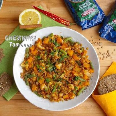 Постное карри из чечевицы с чечевичными лепешками