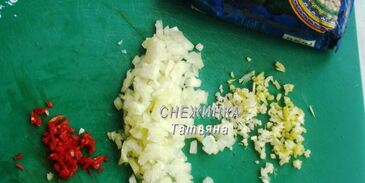 постное карри из чечевицы с чечевичными лепешками