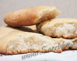 Сырная фокачча с чесноком и травами