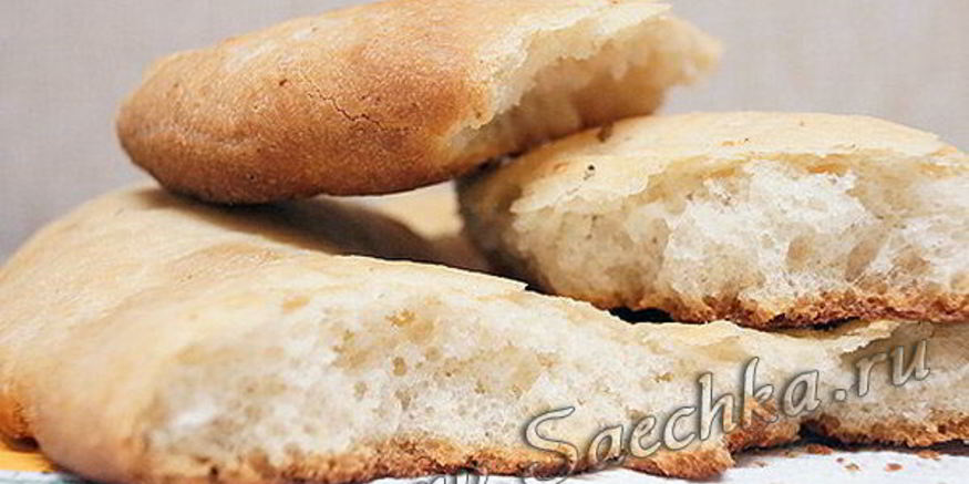 Рецепт сырной фокаччи с чесноком и травами