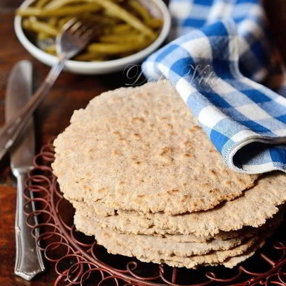 Тонкие пшенично-ржаные лепешки с орехами