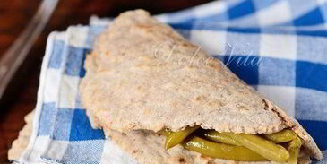 тонкие пшенично-ржаные лепешки с орехами