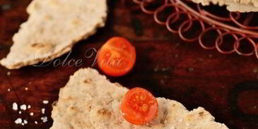 тонкие пшенично-ржаные лепешки с орехами