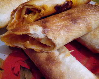 Тортильи запеченные с сыром и колбасой