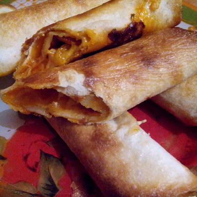 Тортильи запеченные с сыром и колбасой