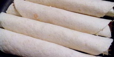 тортильи запеченные с сыром и колбасой